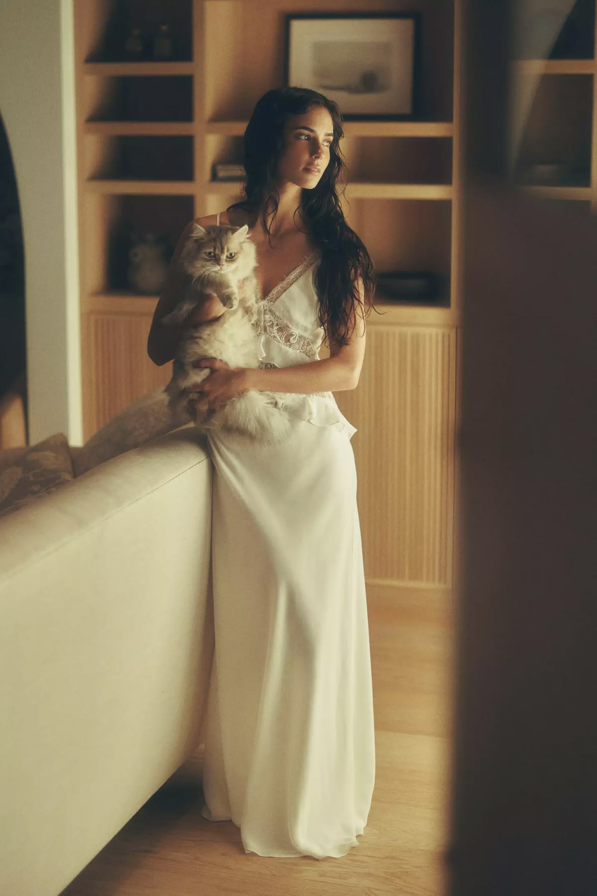 Women's fashion with natural proportions